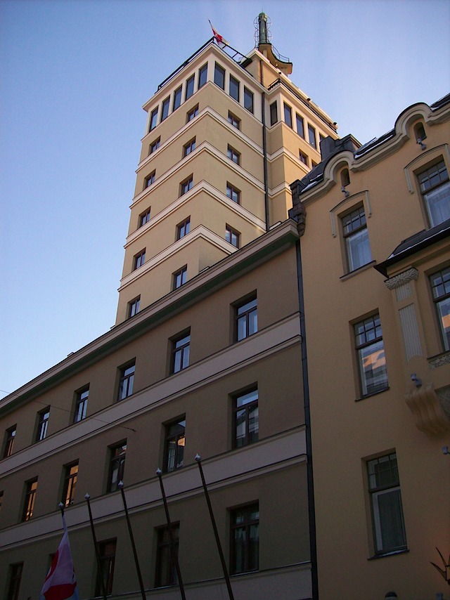 100_2400
